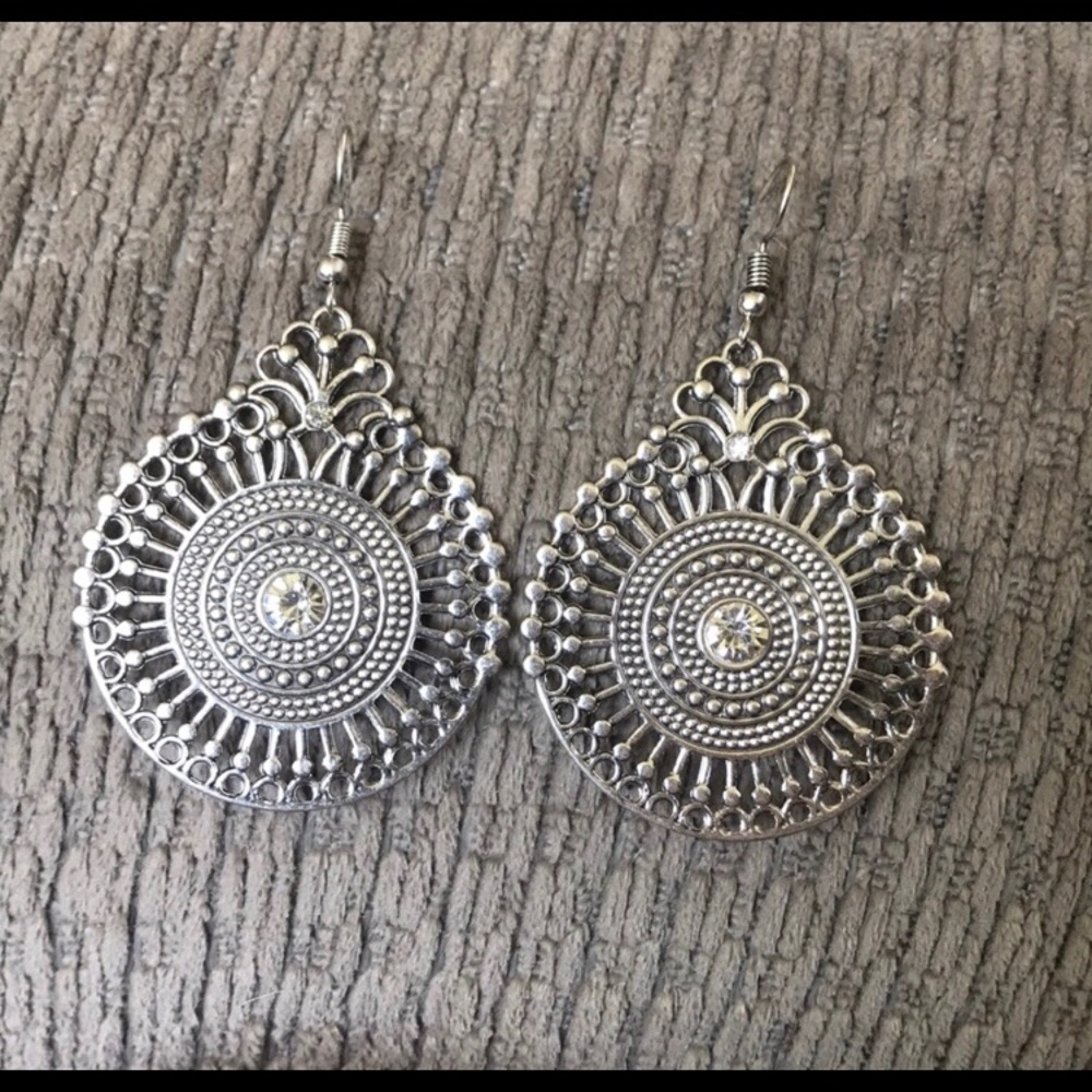 Arizona Jean company earrings, New without tag